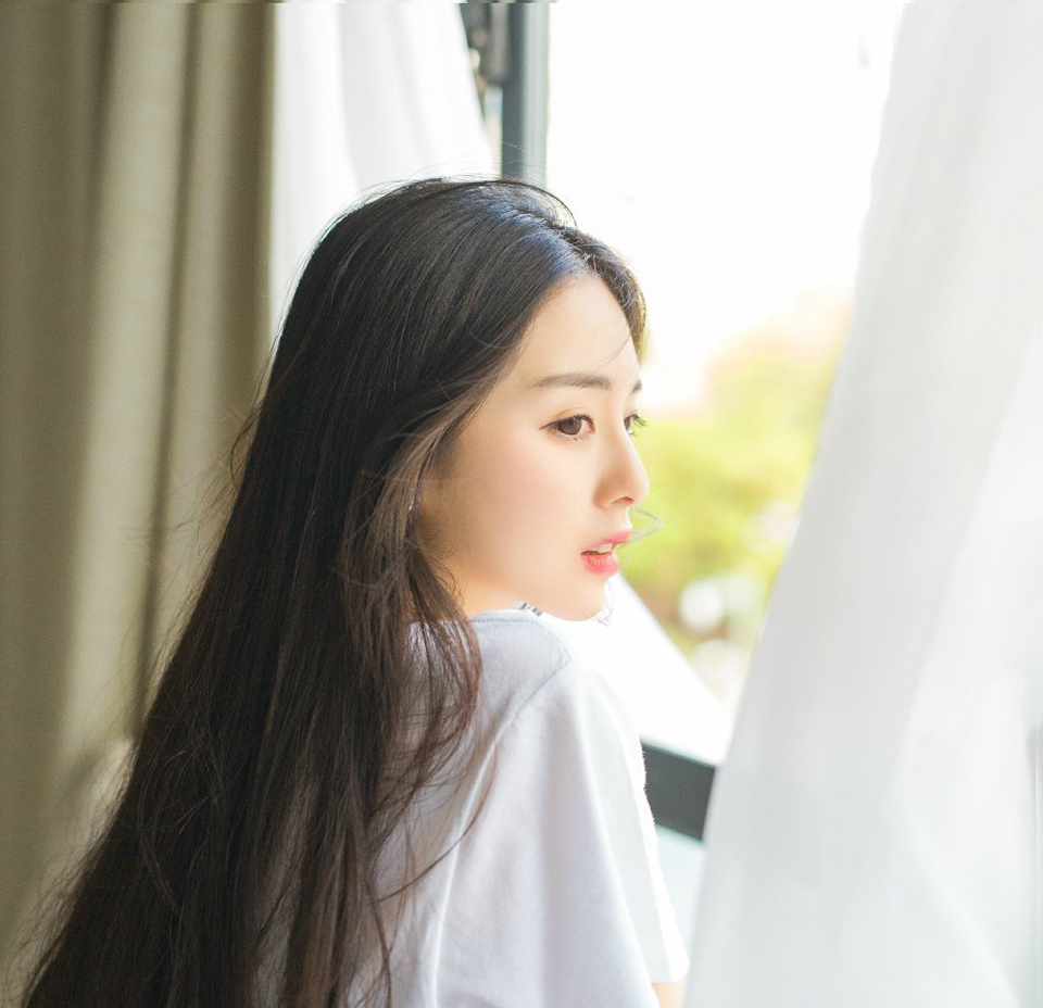 人，不经过长夜的痛哭，是不能了解人生的，我们将这些苦痛当作一种功课和学习，直到有一日真正的感觉成长了时，甚而会感谢这种苦痛给我们的教导。——三毛《亲爱的三毛》